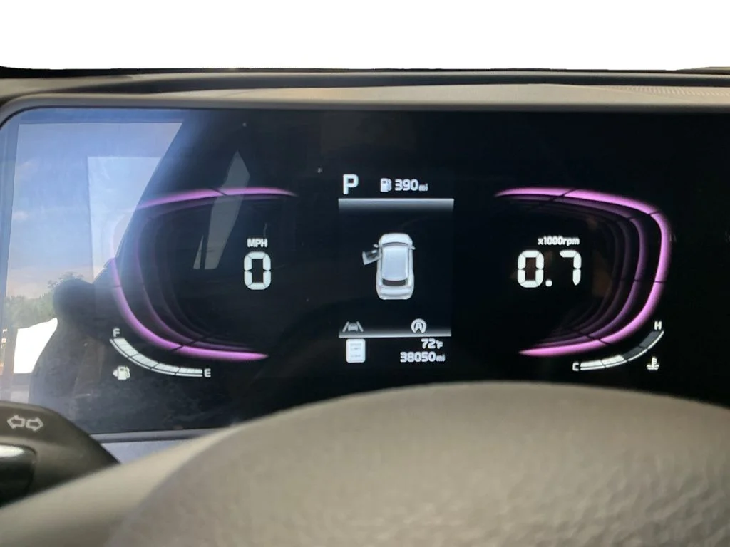 Used 2023 White Kia X-Line image 20