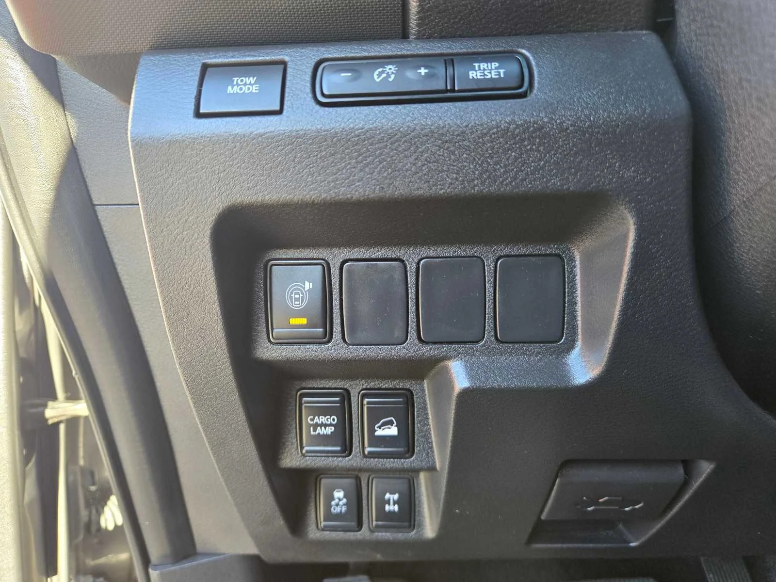 Used 2023  Nissan PRO-4X image 23