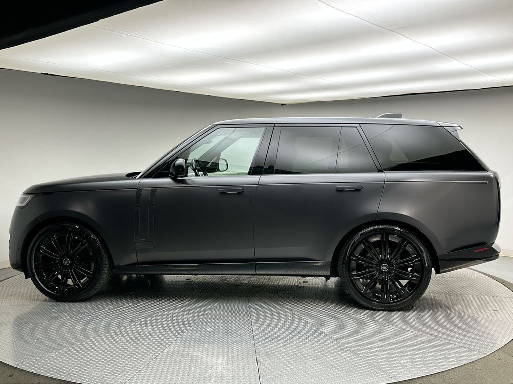 Used 2024 Santorini Black Metallic Land Rover SE image 10
