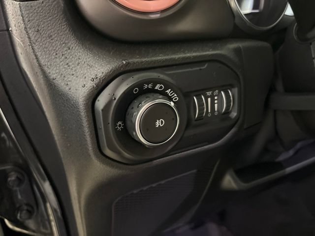 Used 2021 Granite Crystal Metallic Clearcoat Jeep Willys image 14