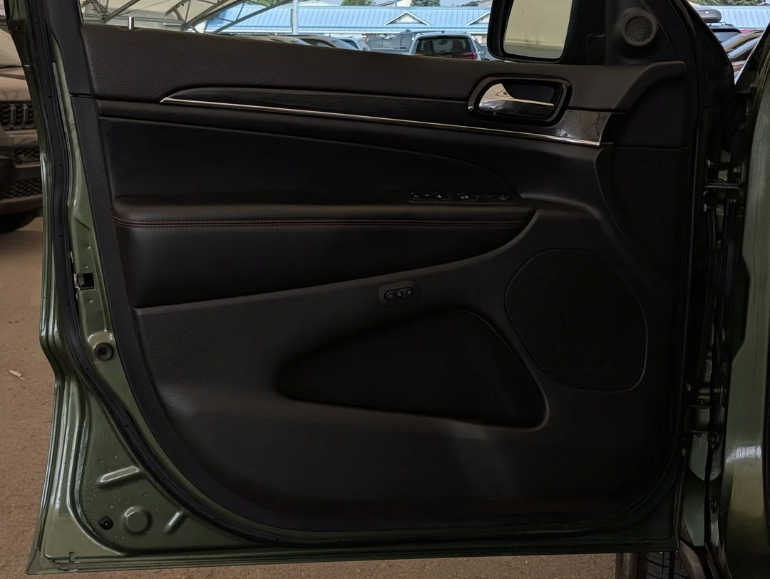 Used 2019 Green Jeep Trailhawk - - 4x4 - 5.7L HEMI V8 - Blind Spot Monitor - Backup Camera & More! image 12