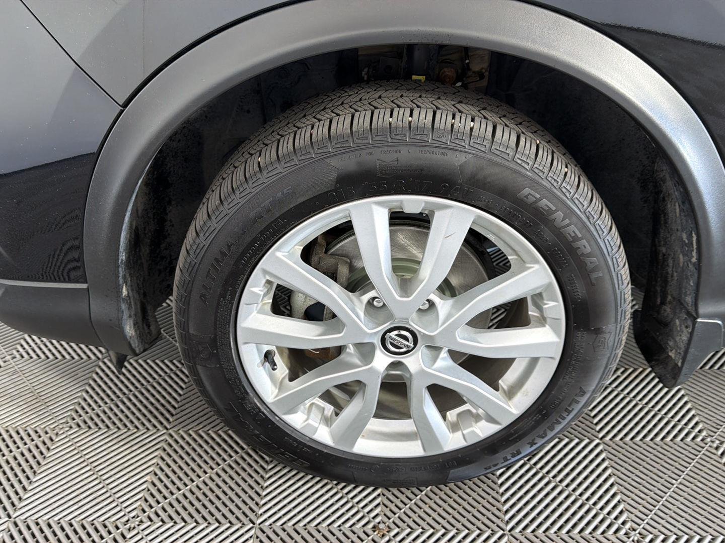Used 2022 Magnetic Black Pearl Nissan SV image 16