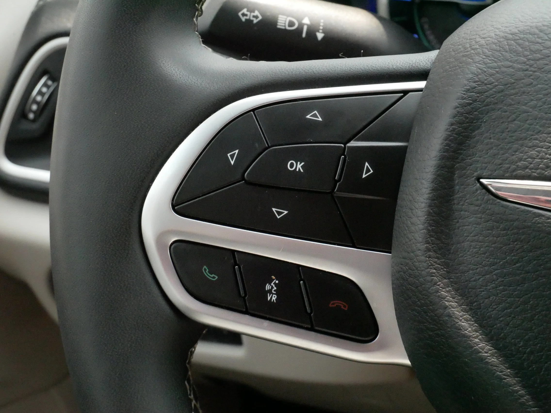 Used 2023 Bright White Clearcoat Chrysler Hybrid Touring L image 26