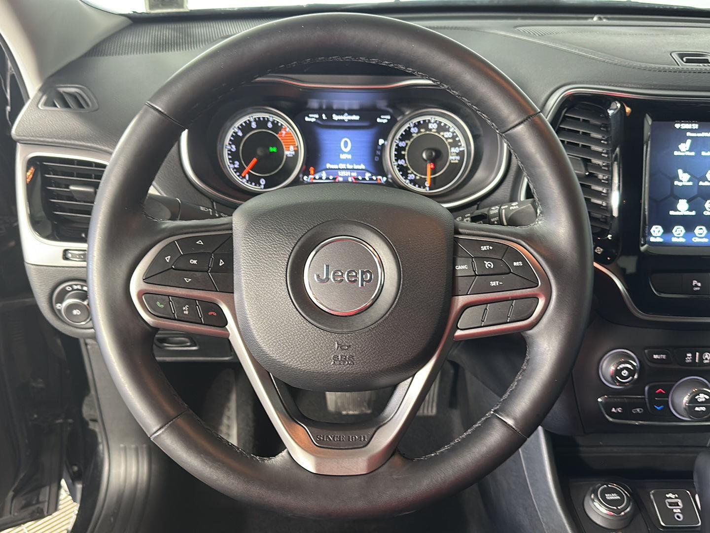 Used 2019 Diamond Black Crystal Pearlcoat Jeep Limited image 18
