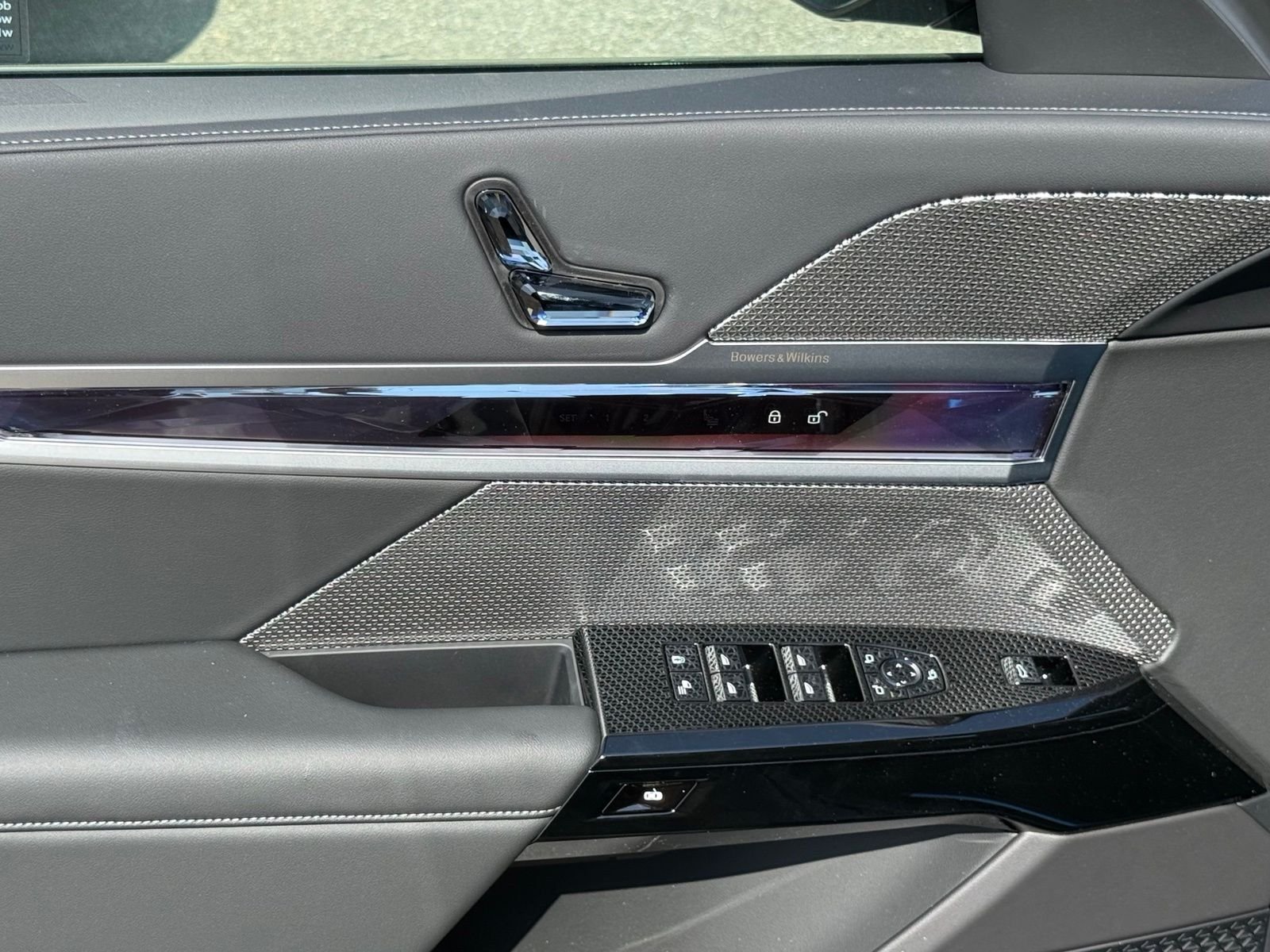 New 2026 Black Sapphire Metallic BMW 740i image 18
