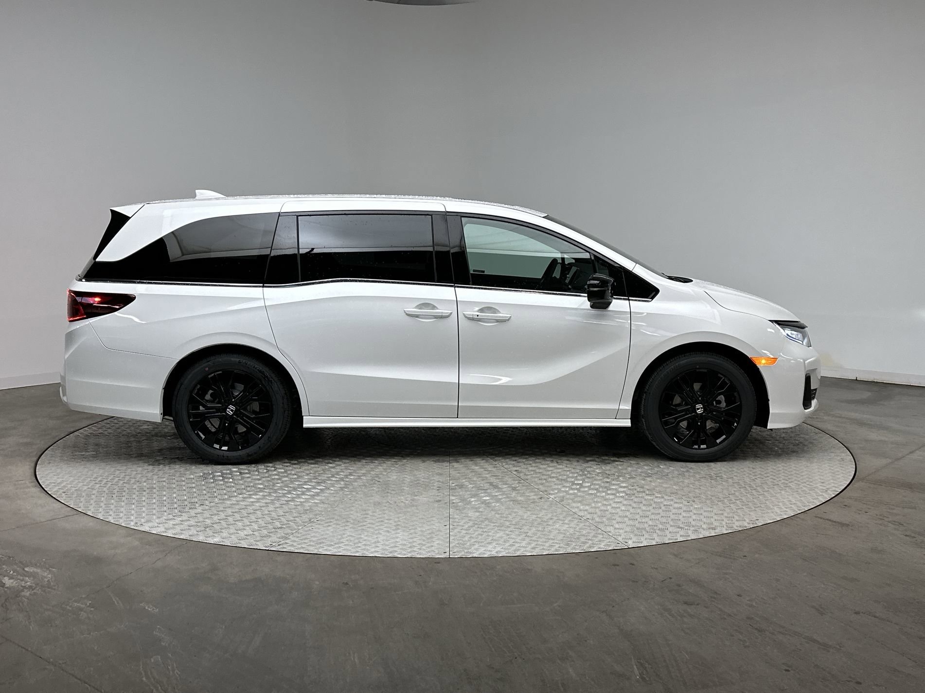 Used 2026 Platinum White Pearl Honda Sport-L image 10
