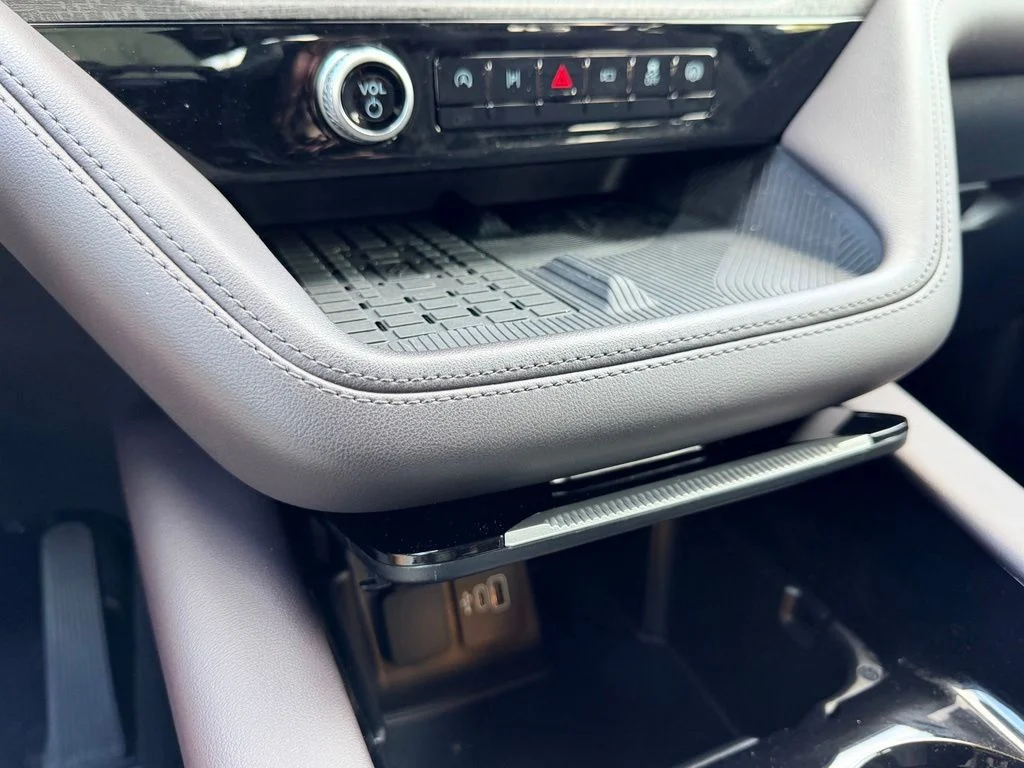 Used 2025 White Ford Platinum image 30