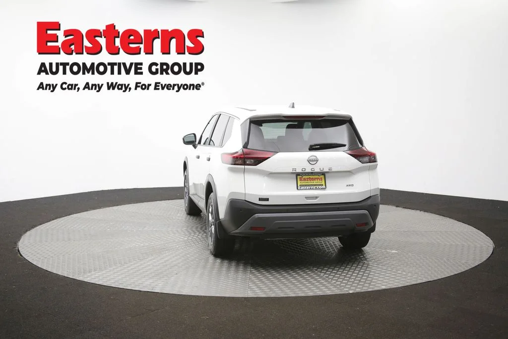 Used 2023 White Nissan S image 37