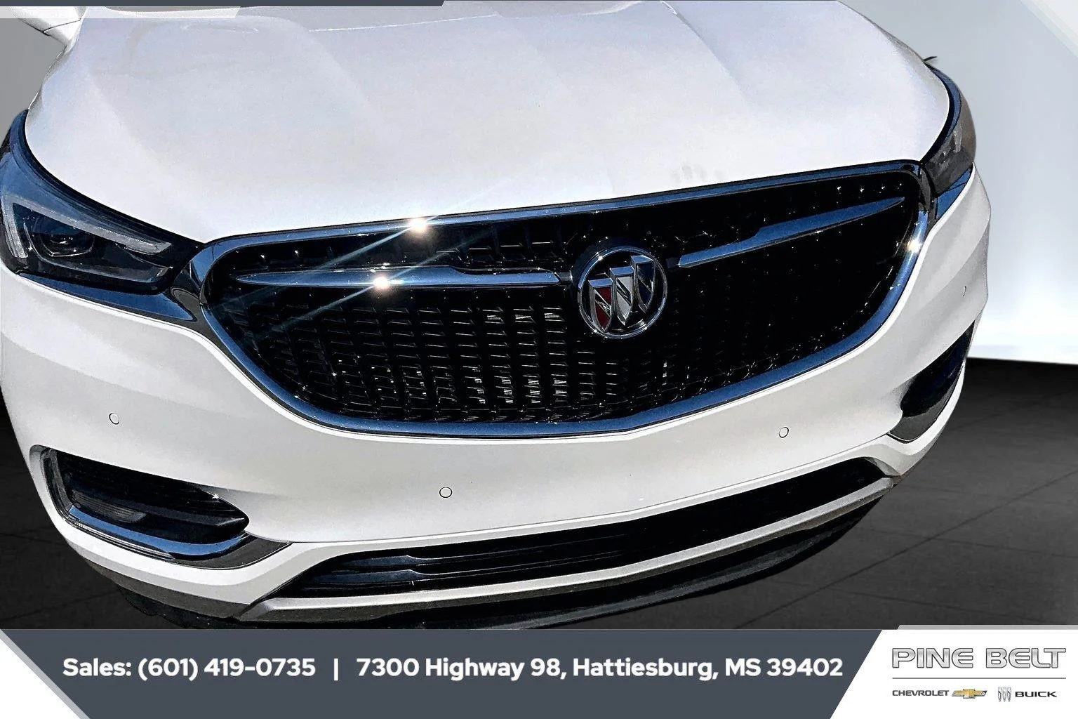 Used 2021 White Frost Tricoat Buick Premium image 22