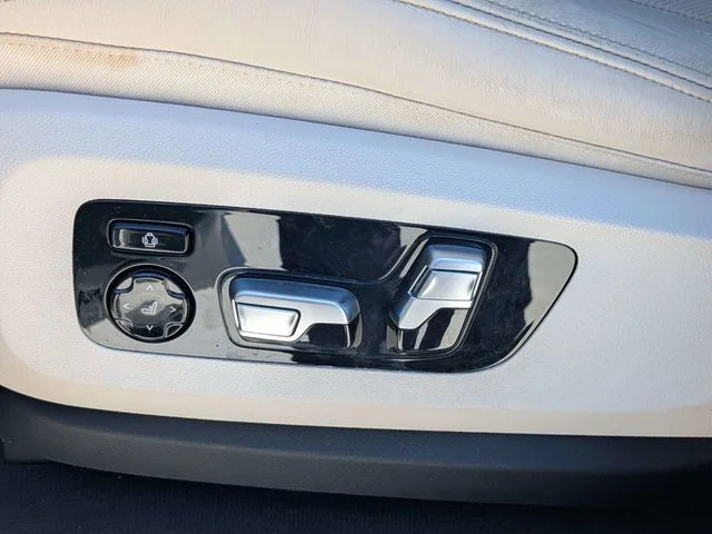 Used 2021 White BMW M50i image 18