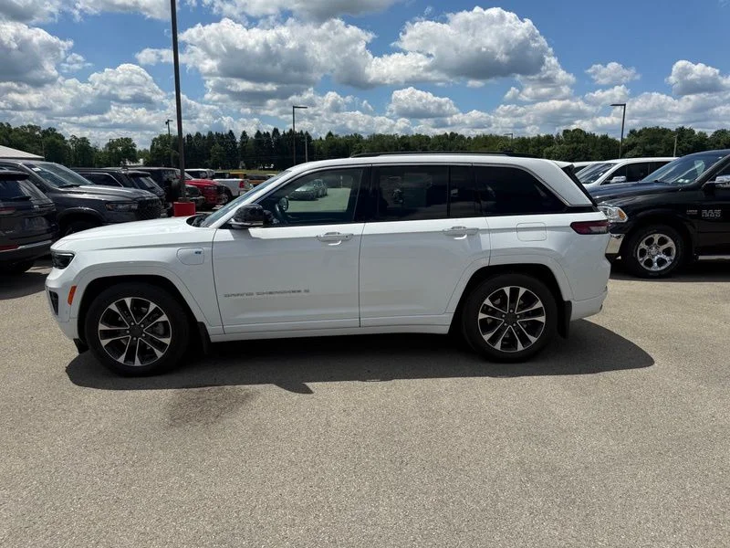 Used 2023 White Jeep Overland 4xe image 9