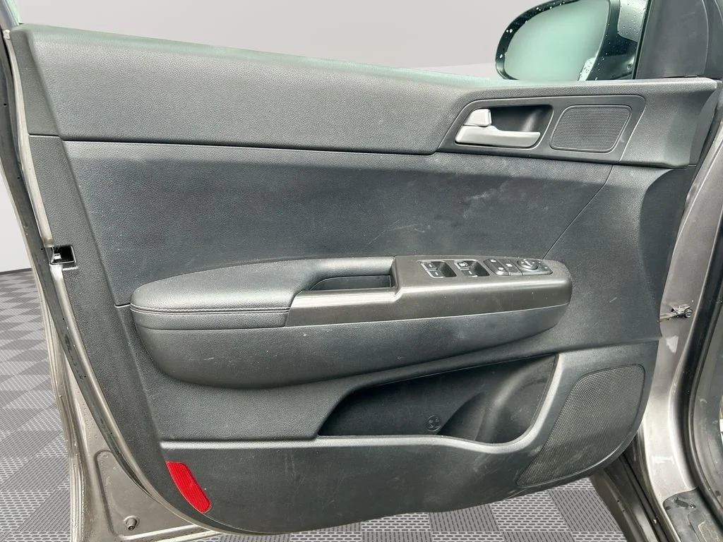 Used 2017 Silver Kia LX image 22