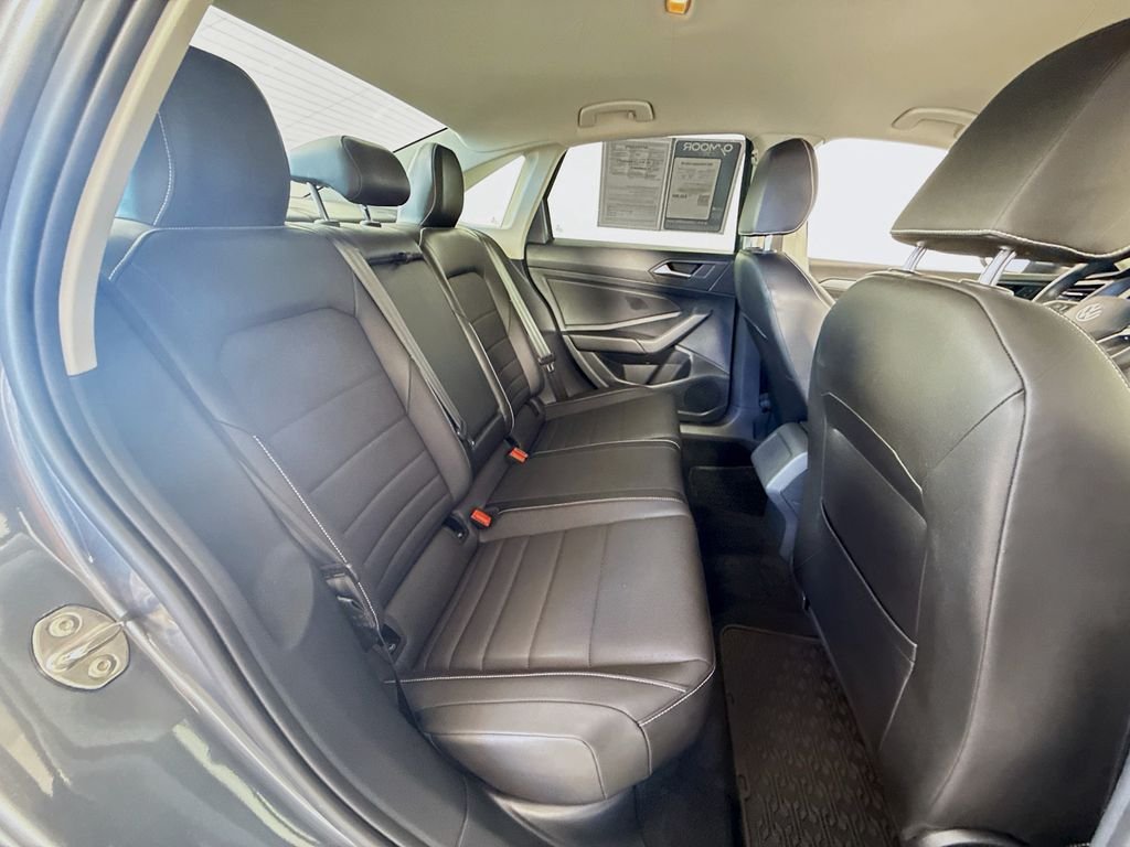Used 2023 Platinum Gray Metallic Volkswagen SE image 5