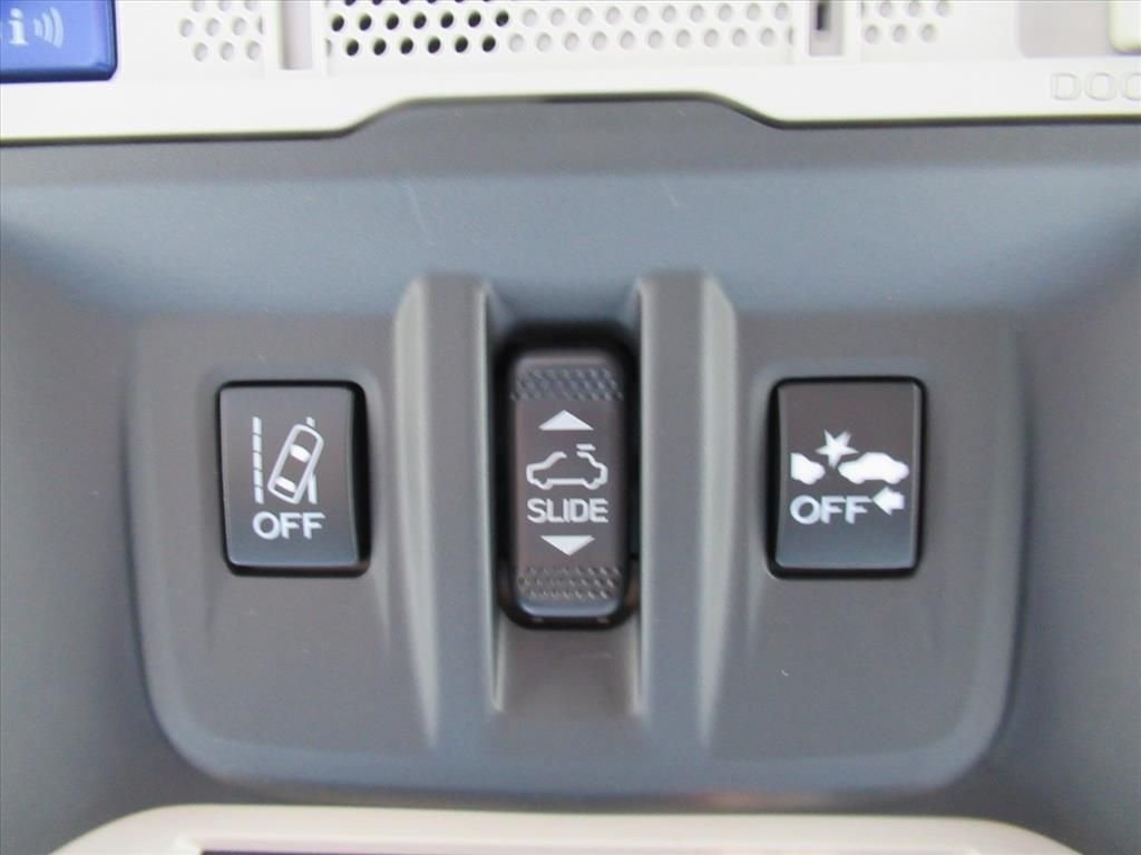 Used 2022 White Subaru Premium image 30