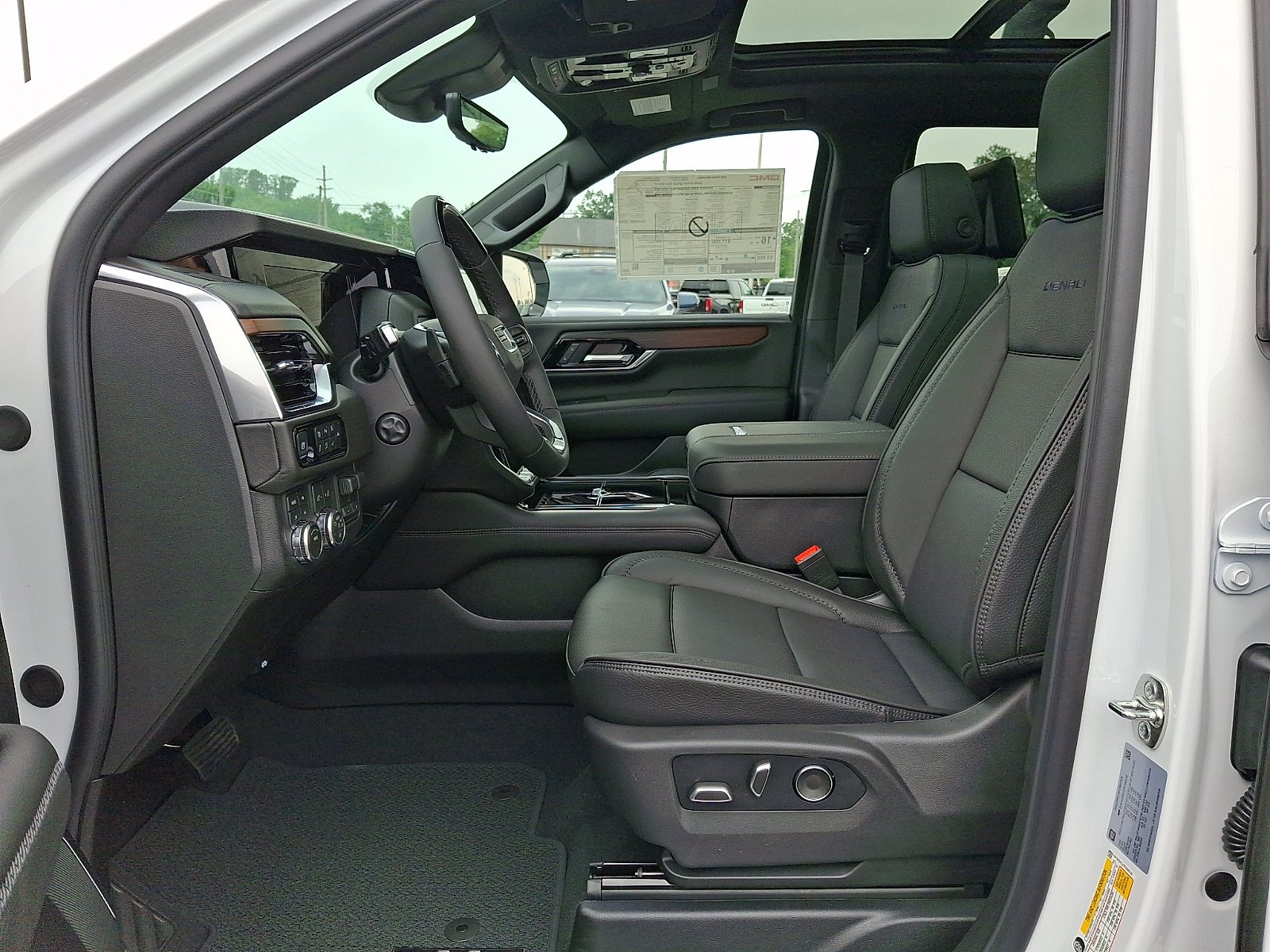 2026 GMC Yukon Denali - Photo 6