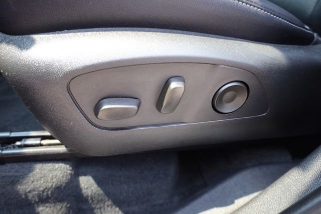 Used 2025 White Chevrolet LT image 18