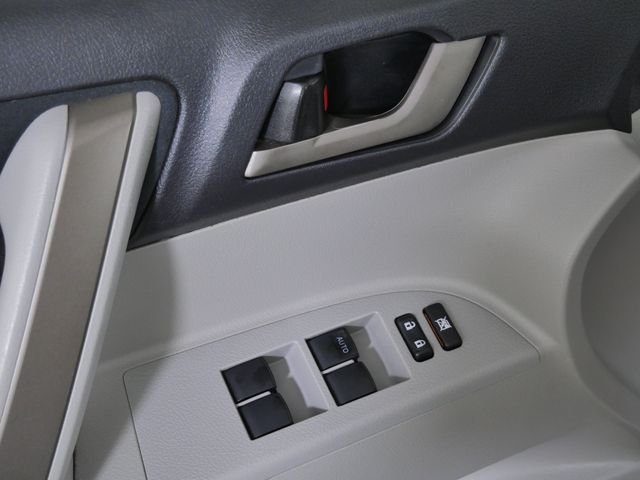 Used 2009 Silver Toyota Sport image 21