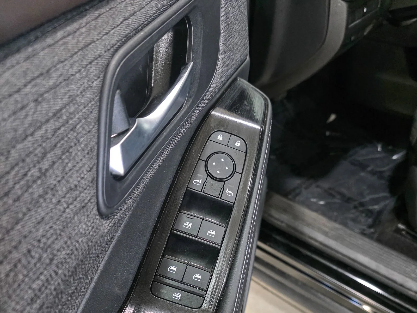 2023 Nissan Rogue SV - Photo 19