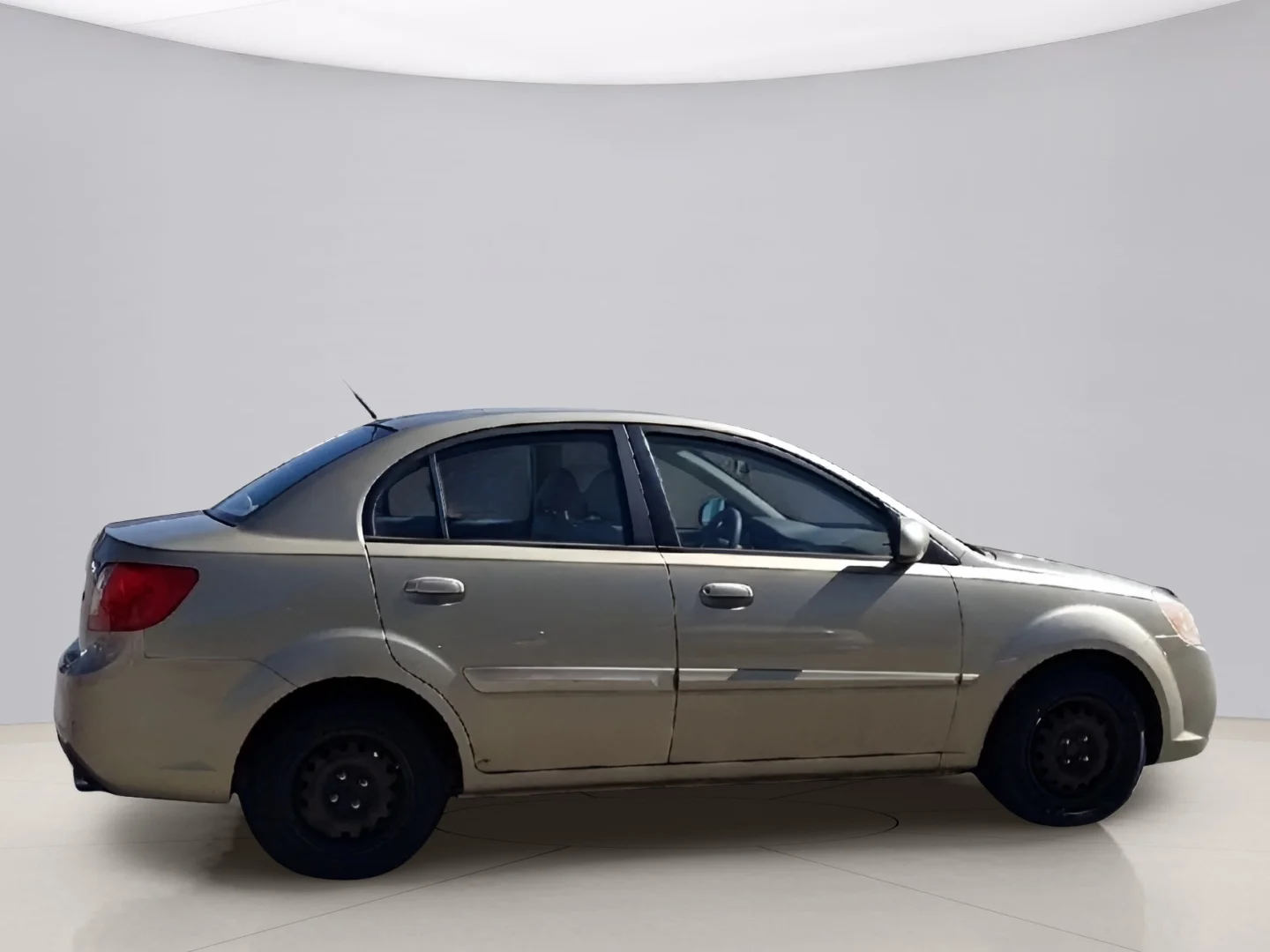 Used 2011 Gray Kia SEDAN 4D image 2