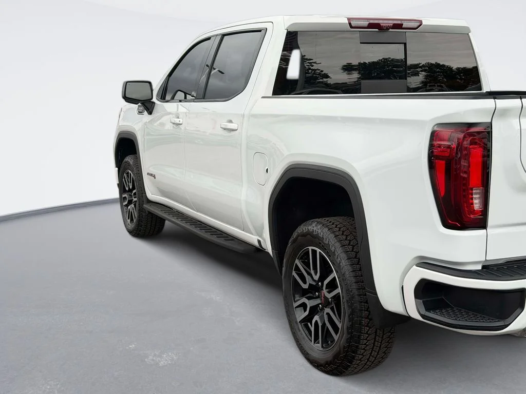 Used 2025 White GMC AT4 image 7