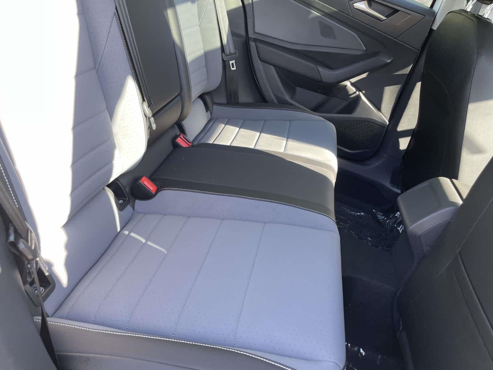 New 2026 Opal White Pearl Volkswagen SE image 17