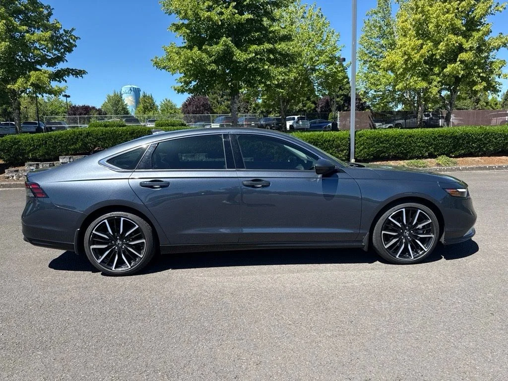 Used 2023 Canyon River Blue Metallic Honda Touring image 8