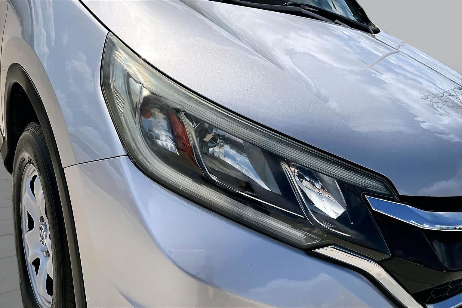 Used 2015 Alabaster Silver Metallic Honda LX image 28