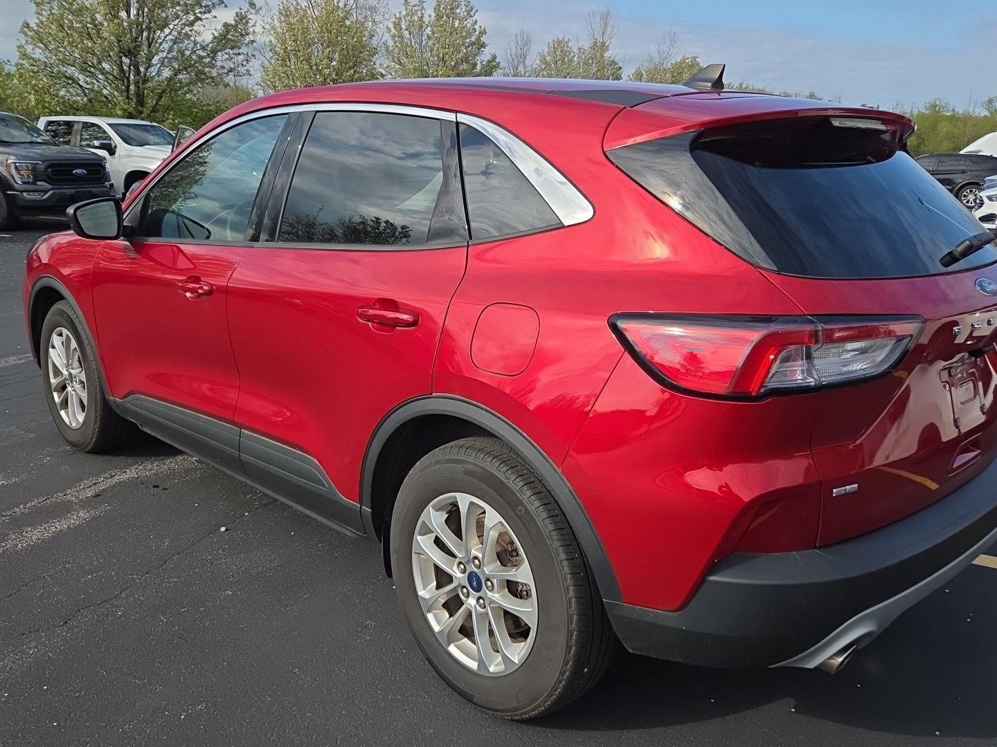 Used 2022 Rapid Red Metallic Tinted Clearcoat Ford SE image 4