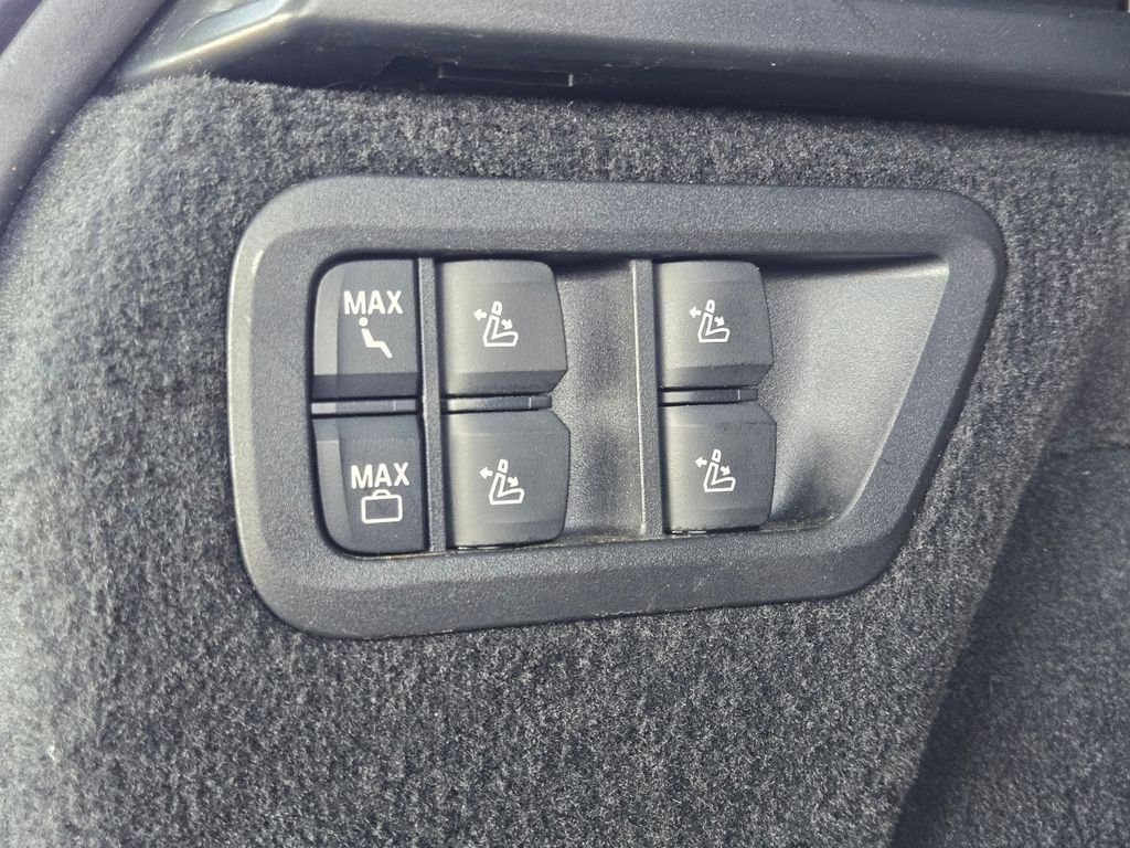 Used 2024 Black BMW xDrive40i image 14