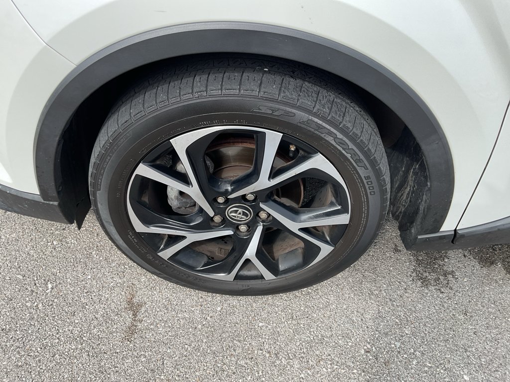 Used 2019 Blizzard Pearl Toyota XLE image 5