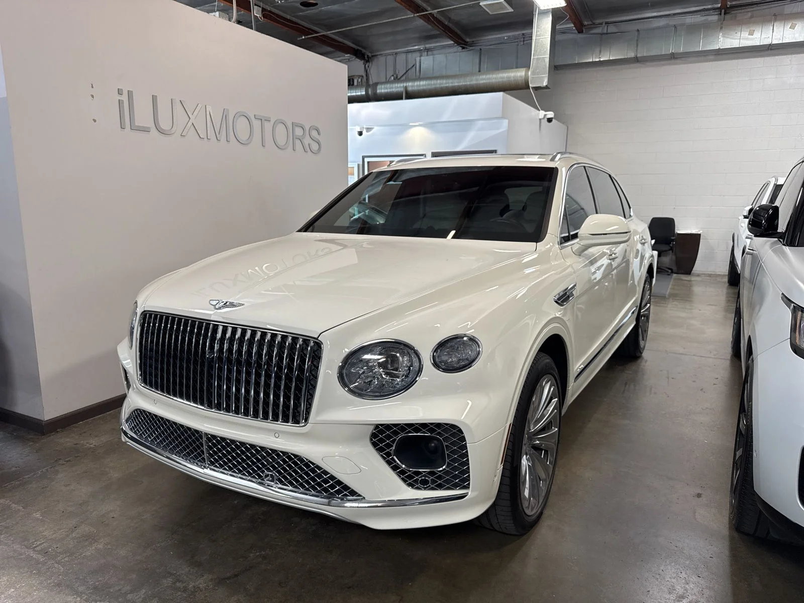 2023 Bentley Bentayga EWB Azure's photo