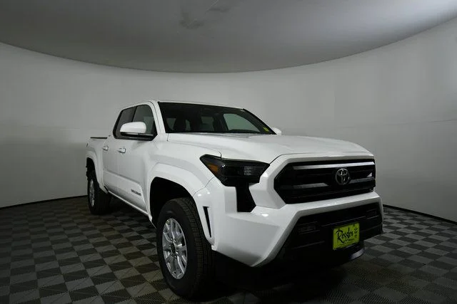 2026 Toyota Tacoma SR5 - Photo 8