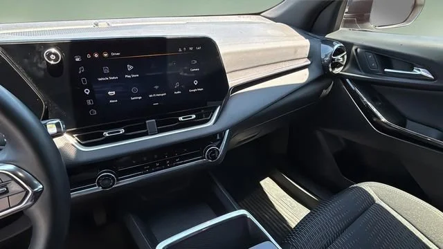 Used 2025 Summit White Chevrolet LT image 23