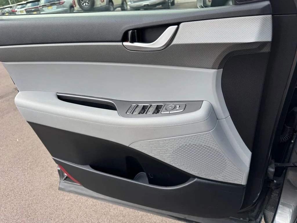 Used 2024 Gray Hyundai SEL image 22