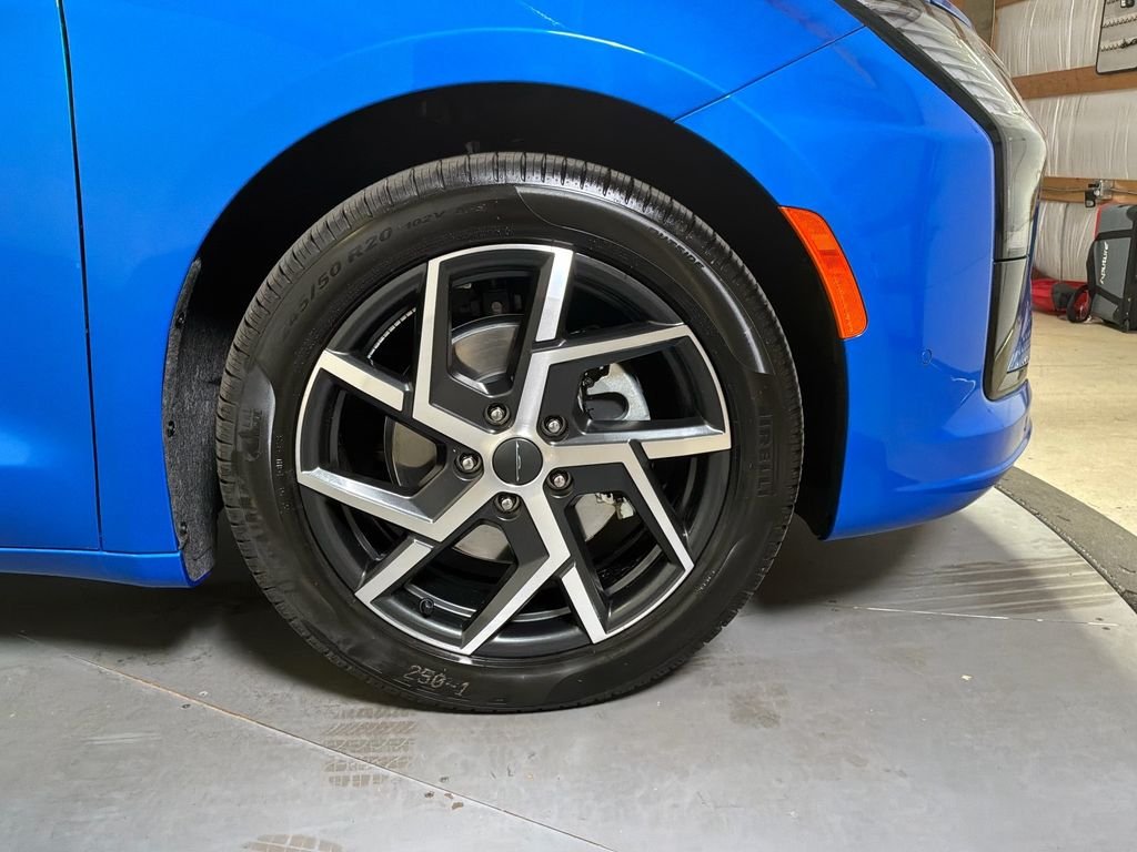 New 2027 Hydro Blue Pearl-Coat Exterior Paint Chrysler Pinnacle image 12