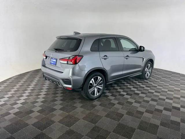 Used 2023 Gray Mitsubishi 2.0 SE image 9