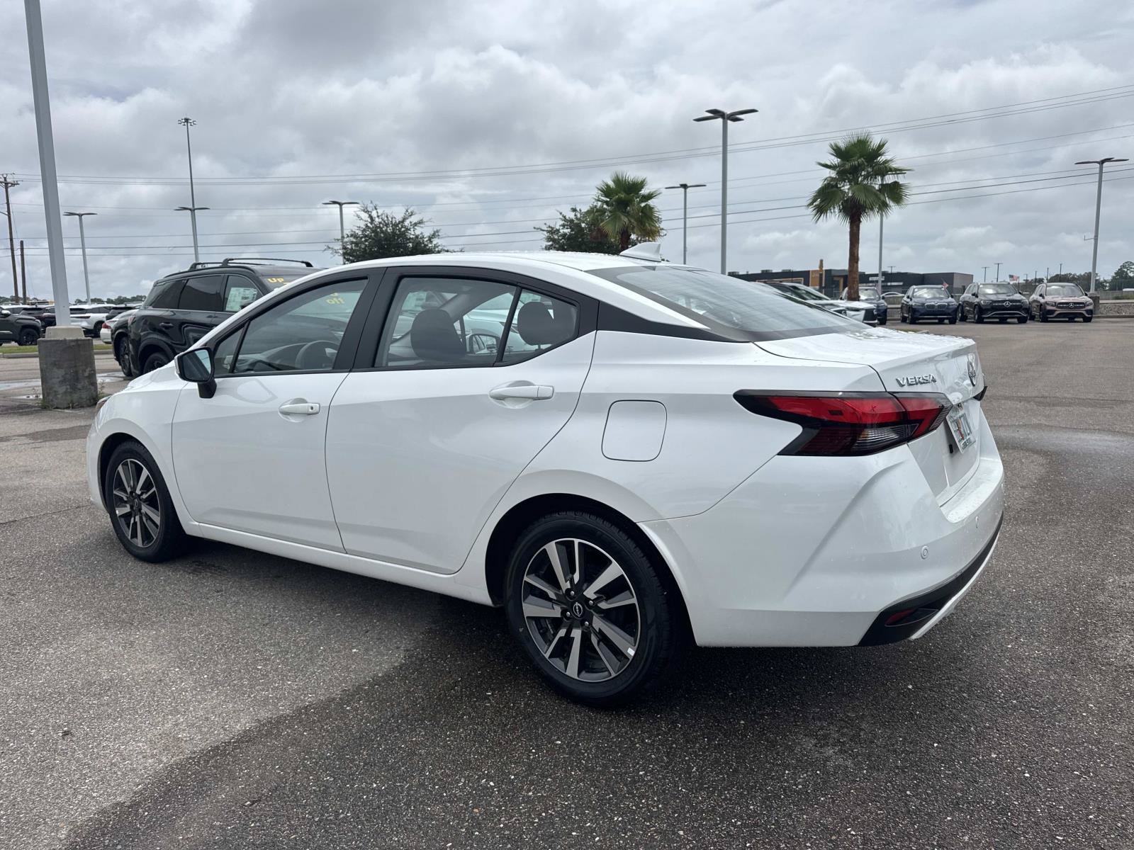 Used 2025 White Nissan 1.6 SV image 6