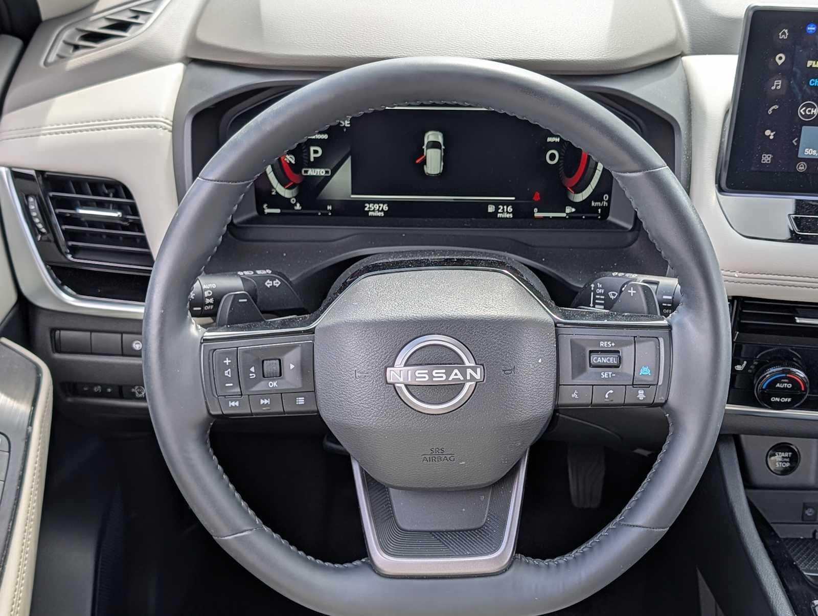 Used 2025 Everest White Pearl/Super Black Nissan SL image 18