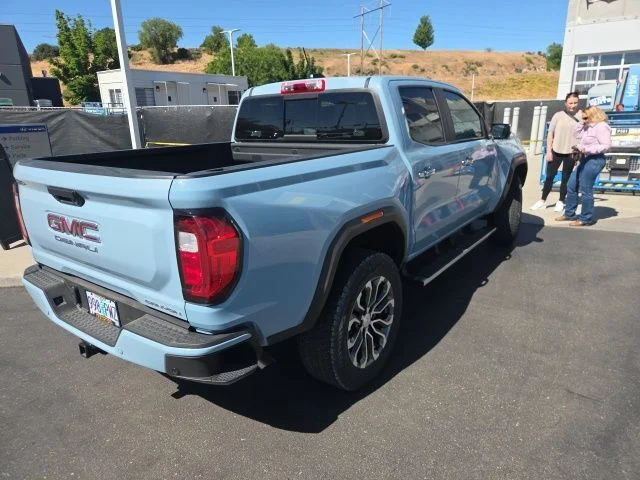 Used 2025  GMC Denali image 3