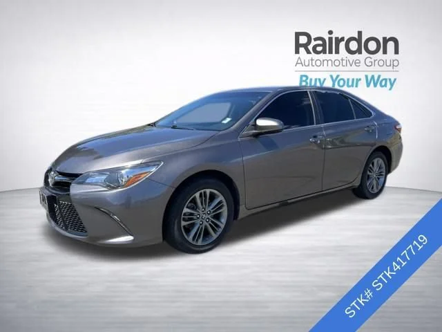 Used 2017  Toyota SE image 3