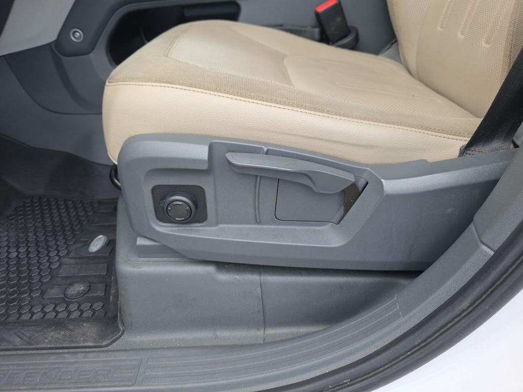 Used 2020 Fuji White Land Rover S image 12