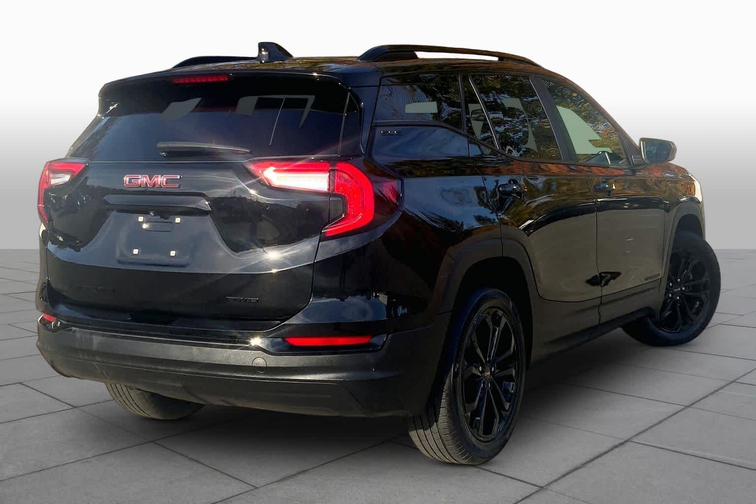 Used 2022 Ebony Twilight Metallic GMC SLE image 13