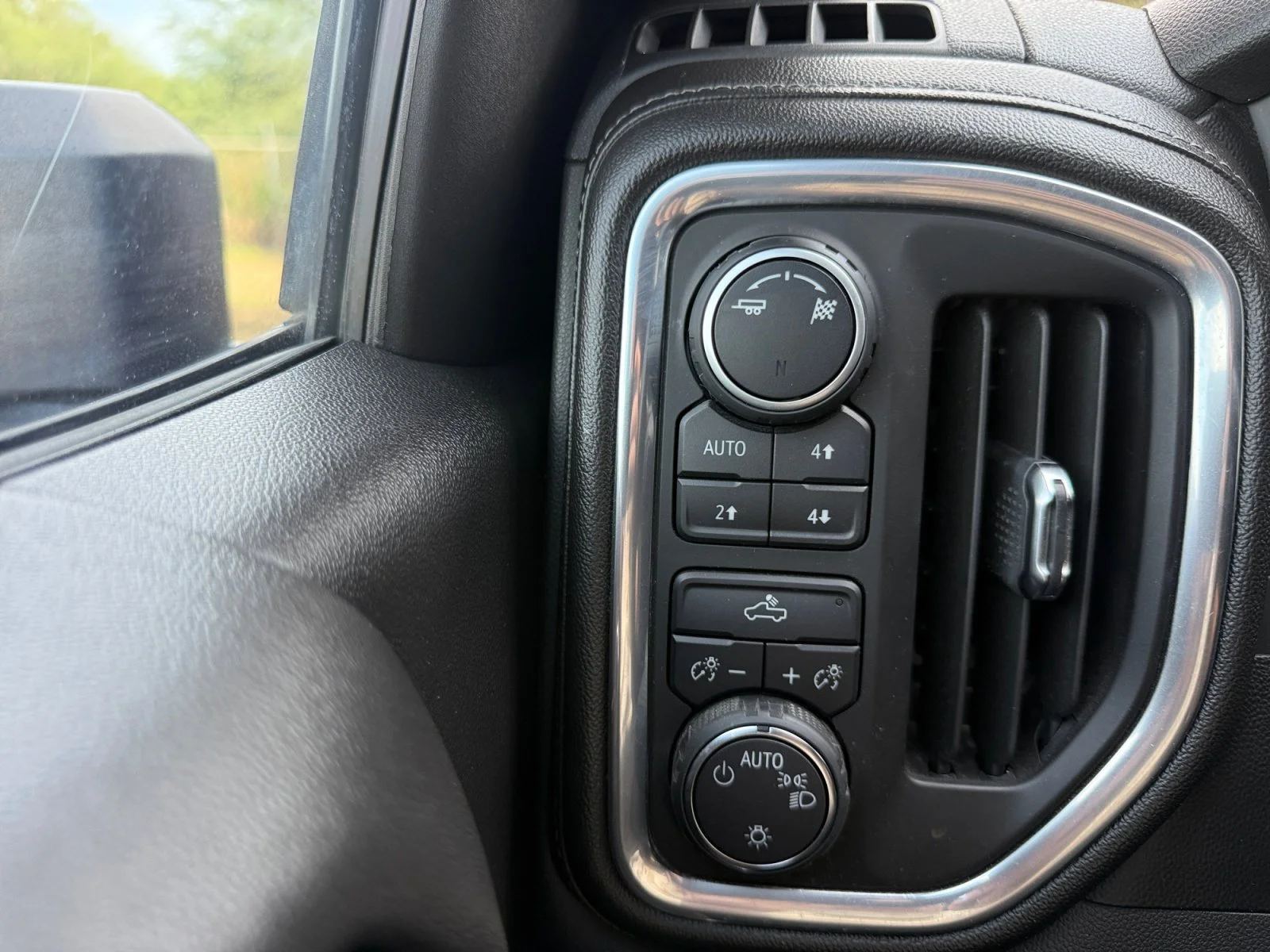Used 2019 Cajun Red Tintcoat Chevrolet LT image 29