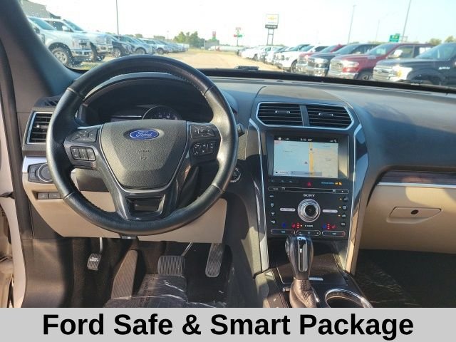 Used 2018 White Platinum Clearcoat Metallic Ford Limited image 5