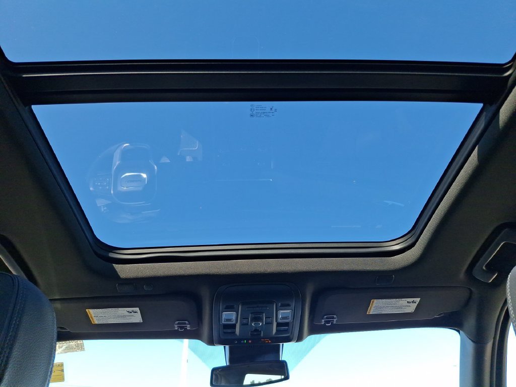 2024 GMC Yukon Denali - Photo 16