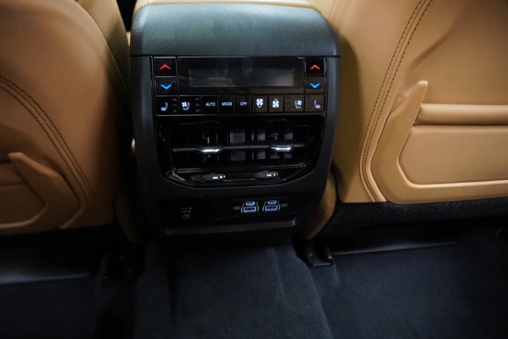 Used 2024 White Jeep Summit Reserve image 28