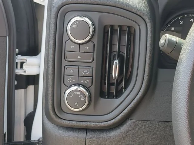 New 2025 Summit White GMC Pro image 20