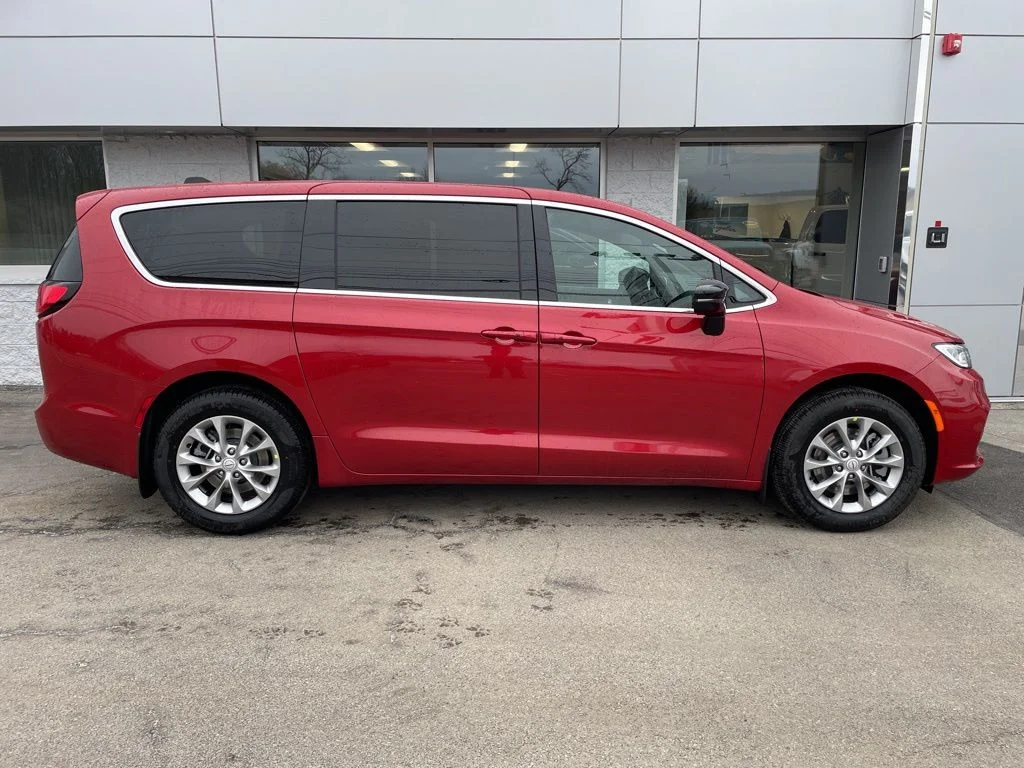 New 2026 Red Hot Pearl-Coat Exterior Paint Chrysler Select image 7