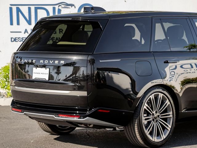 New 2026 Santorini Black Land Rover SE image 7