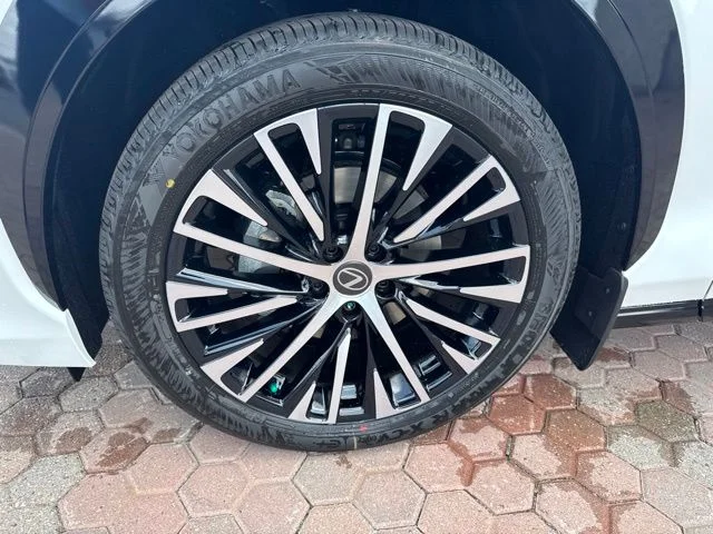 2026 Lexus RZ Premium - Photo 16